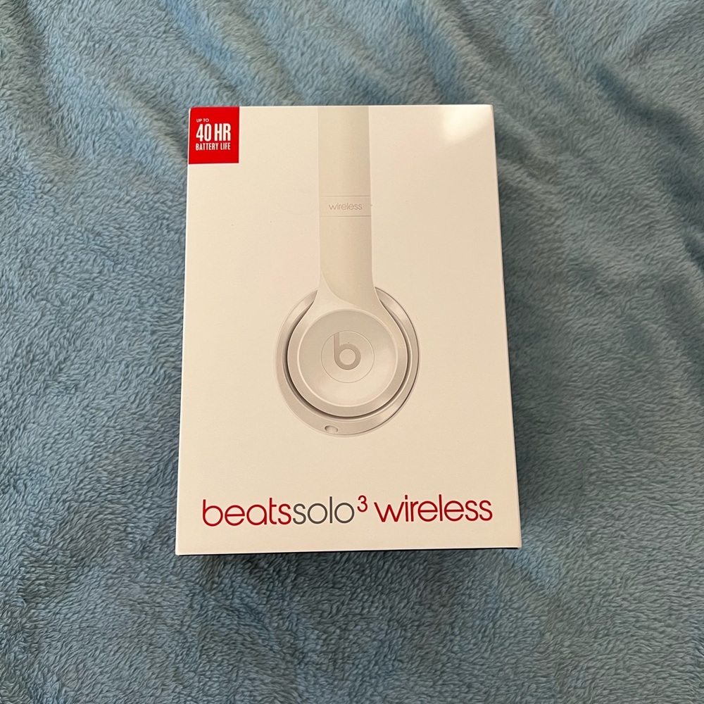 Beats by Dre Solo3 Wireless On-Ear Headphones - White